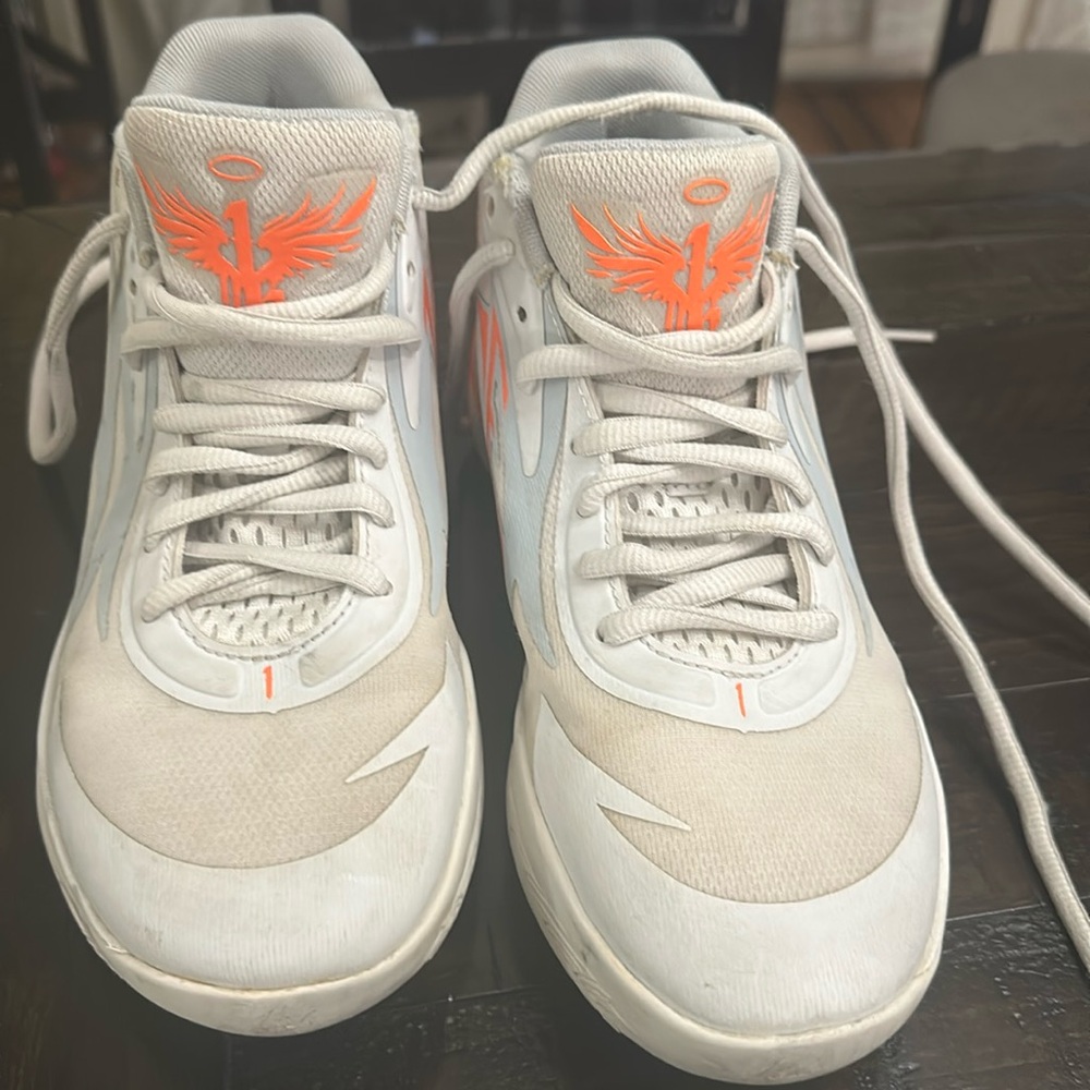 LaMelo Ball MB.02 GOrange men’s size 7